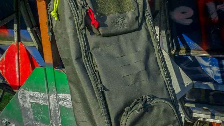 Tactical features and quick access Pine Survey Review TT Modular Sling Pack 20 von Tasmanian Tiger.