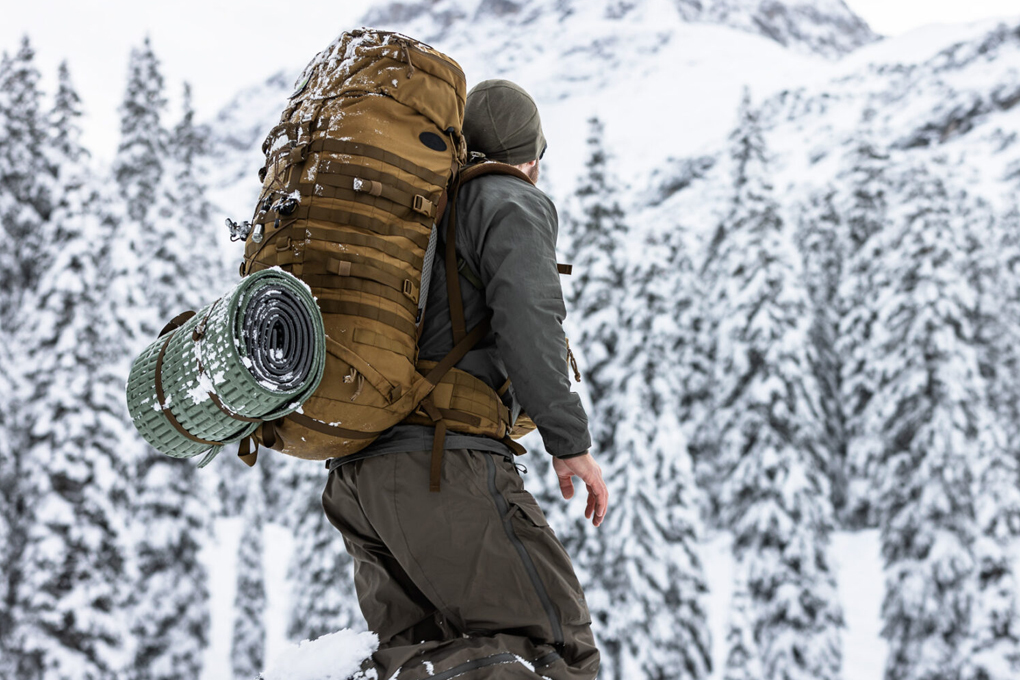 Der TT Base Pack 75 https://www.tasmaniantiger.info/de/produkt/tt-base-pack-75/ von Tasmanian Tiger, als individuell konfigurierbarer Basis-Einsatzrucksack konzipiert, bietet stattliche 75 Liter Volumen und ist auf 90 Liter erweiterbar. Den Tester von Ripperkon überzeugt die schmale Form, die Modularität und das solide, gut einstellbare Tragesystem.